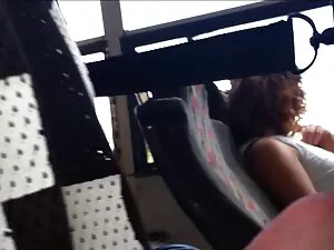 ロシアの少年は彼の友人の一人を彼のガール ...