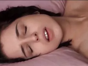 浴室では、彼はすべての穴に若いロシアの女 ...