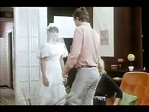 若いロシアの女の子が彼女の叔父に降伏した ...