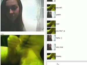 男の目の前で、女の子はすべての穴で彼女の ...