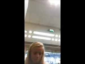 ファック雌犬は彼女の猫に入って、彼女の口 ...