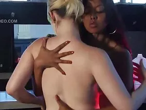 いたずらな男ハードロシアの女の子は叔母が ...