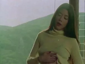 強い男はジーナ-ガーソンを引っ張った。  ...