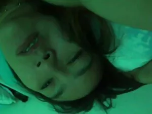 若い女性は彼らの愚かな趣味の前に恋人を犯 ...