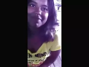 夫の妻と遊び心のある友人は彼を逃げさせる ...