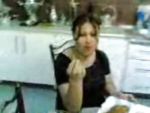 処女を奪われ、美しいロシア人。 女性 動 ...